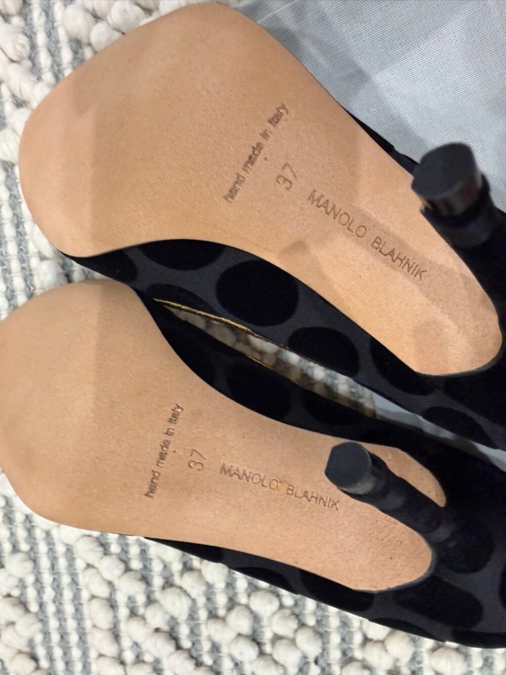 Manolo Blahnik Putrosa 105 Black Polka Dot Fabric Pumps Gold Trim 37 with Box